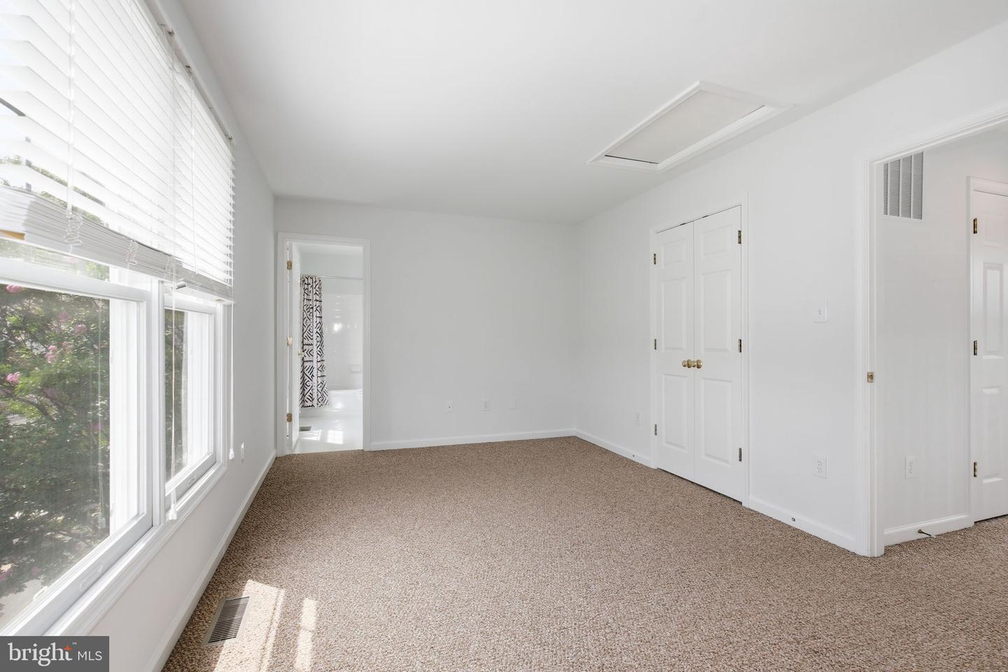 684 Heathwalk Mews Property Photo 39