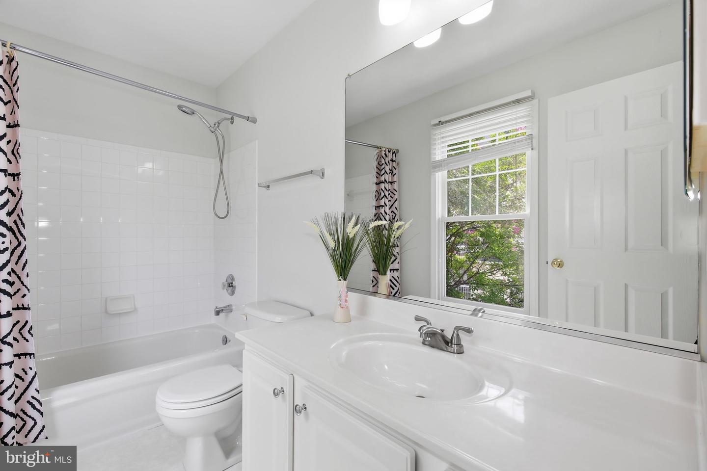 684 Heathwalk Mews Property Photo 40