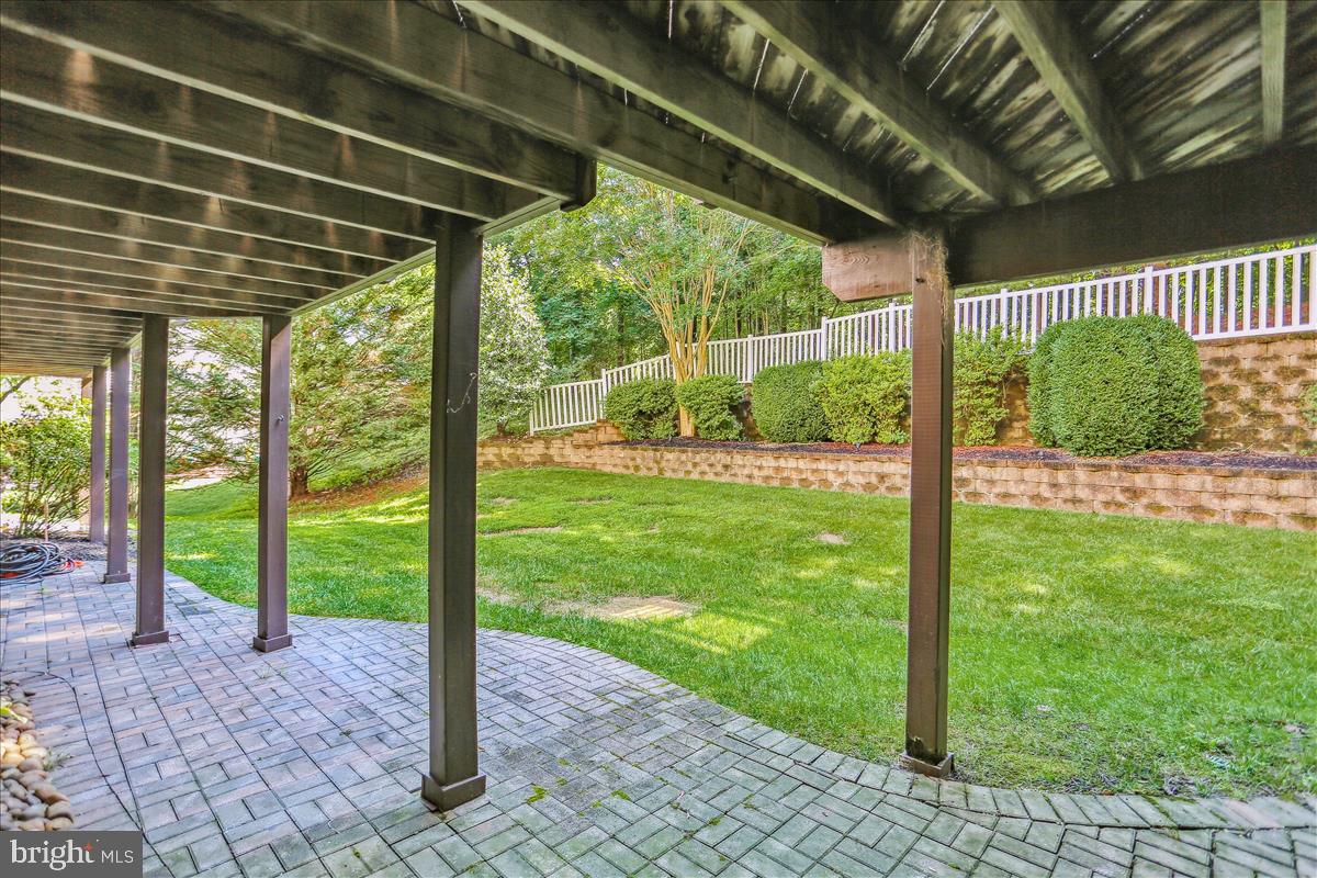 8931 Falls Farm Dr Property Photo 8