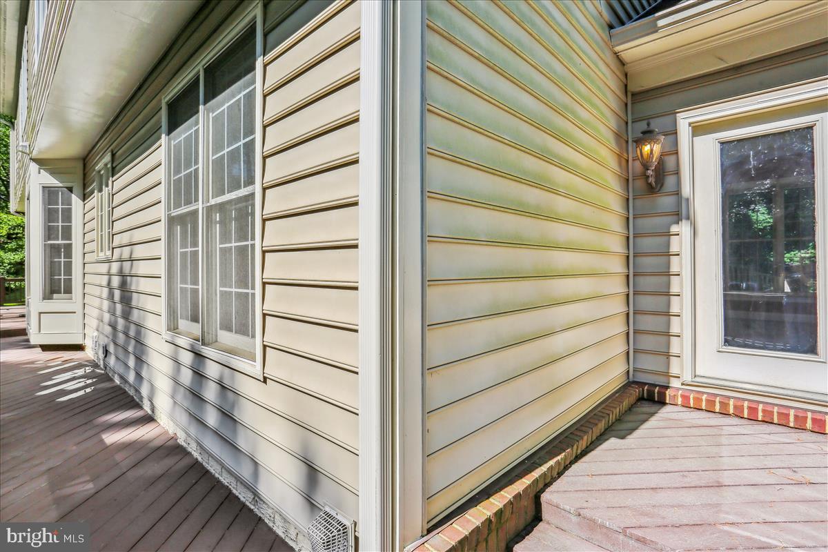 8931 Falls Farm Dr Property Photo 17