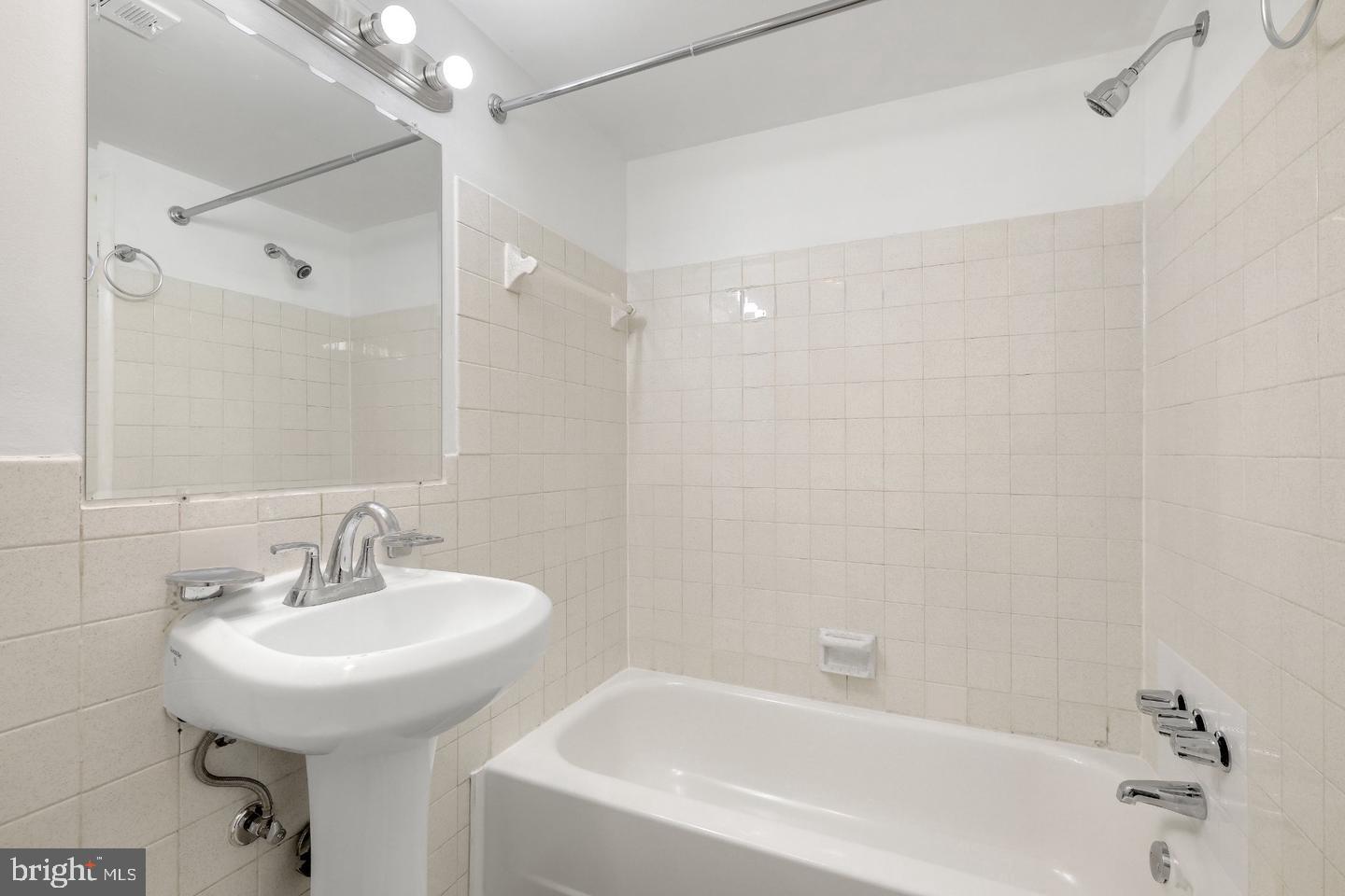 114 Monroe St #102 Property Photo 12