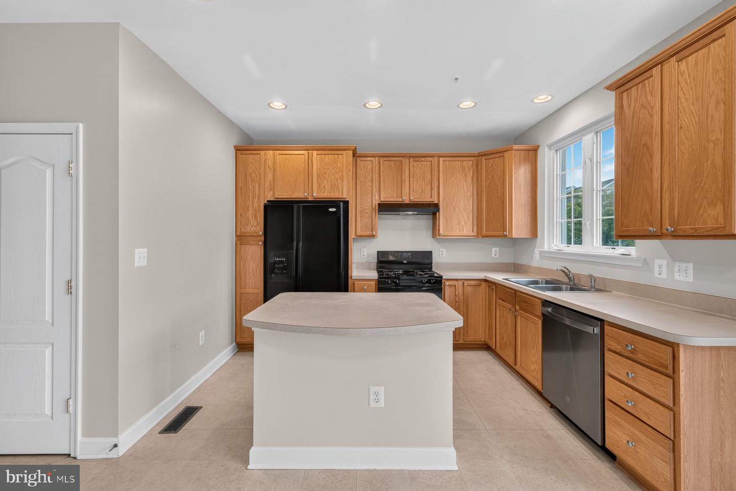 13013 Saint Clair Rd Property Photo 9