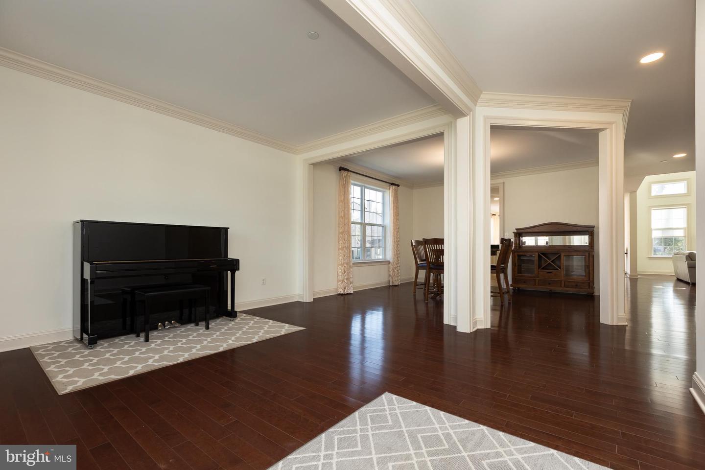 215 N Van Buren St Property Photo 38