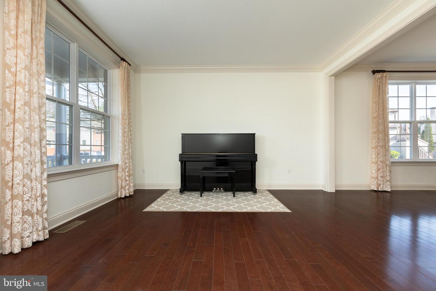 215 N Van Buren St Property Photo 39
