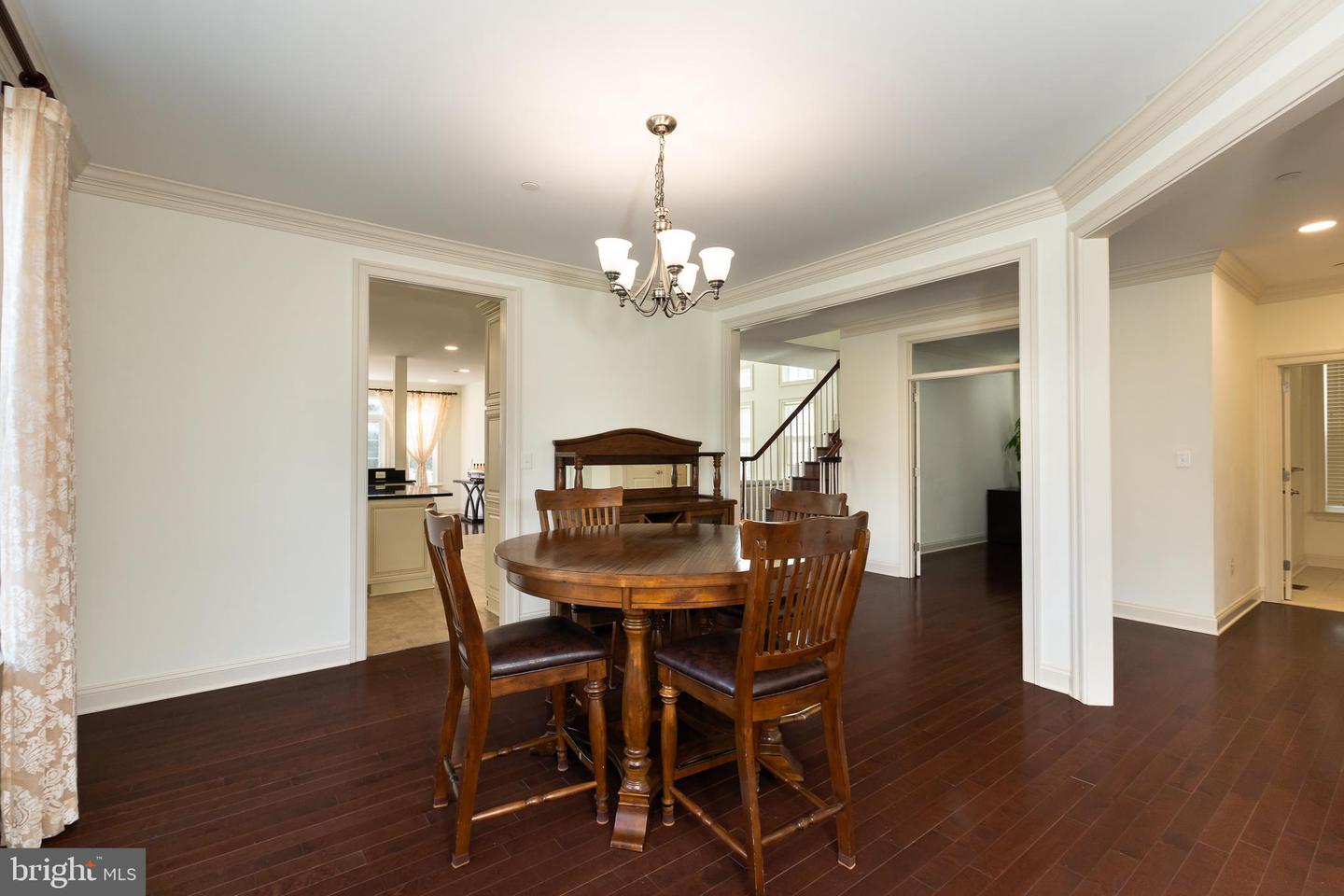 215 N Van Buren St Property Photo 44