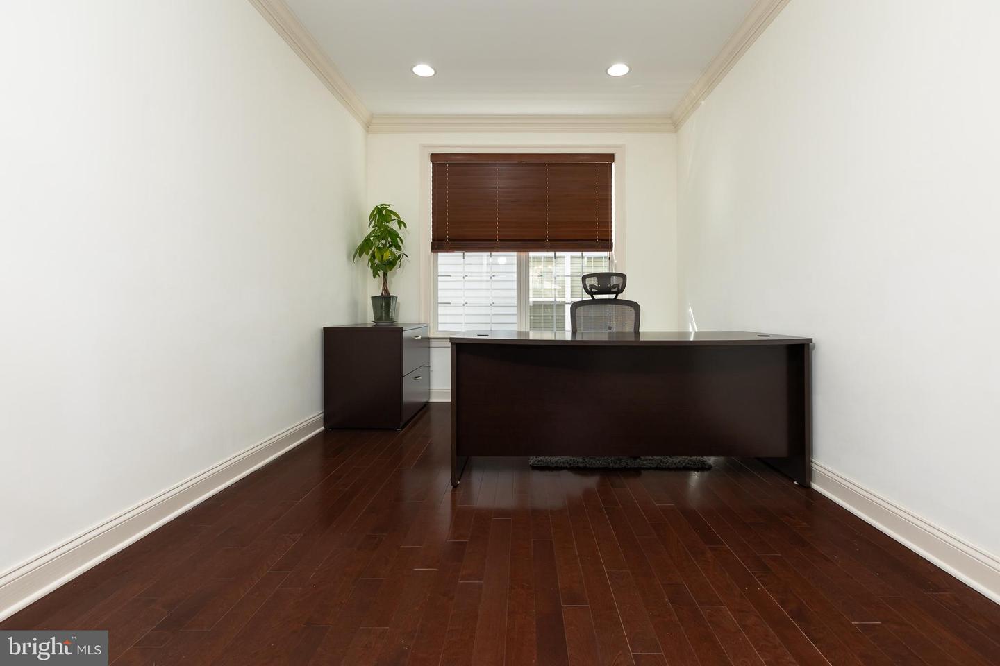 215 N Van Buren St Property Photo 49