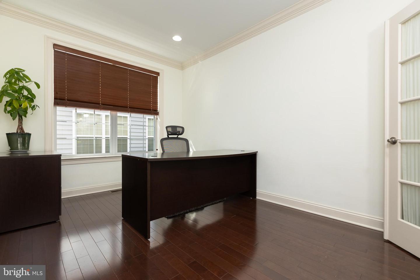 215 N Van Buren St Property Photo 50