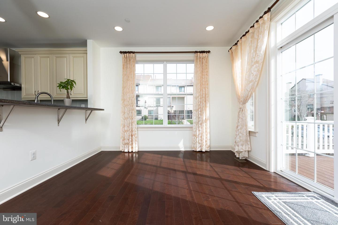 215 N Van Buren St Property Photo 65