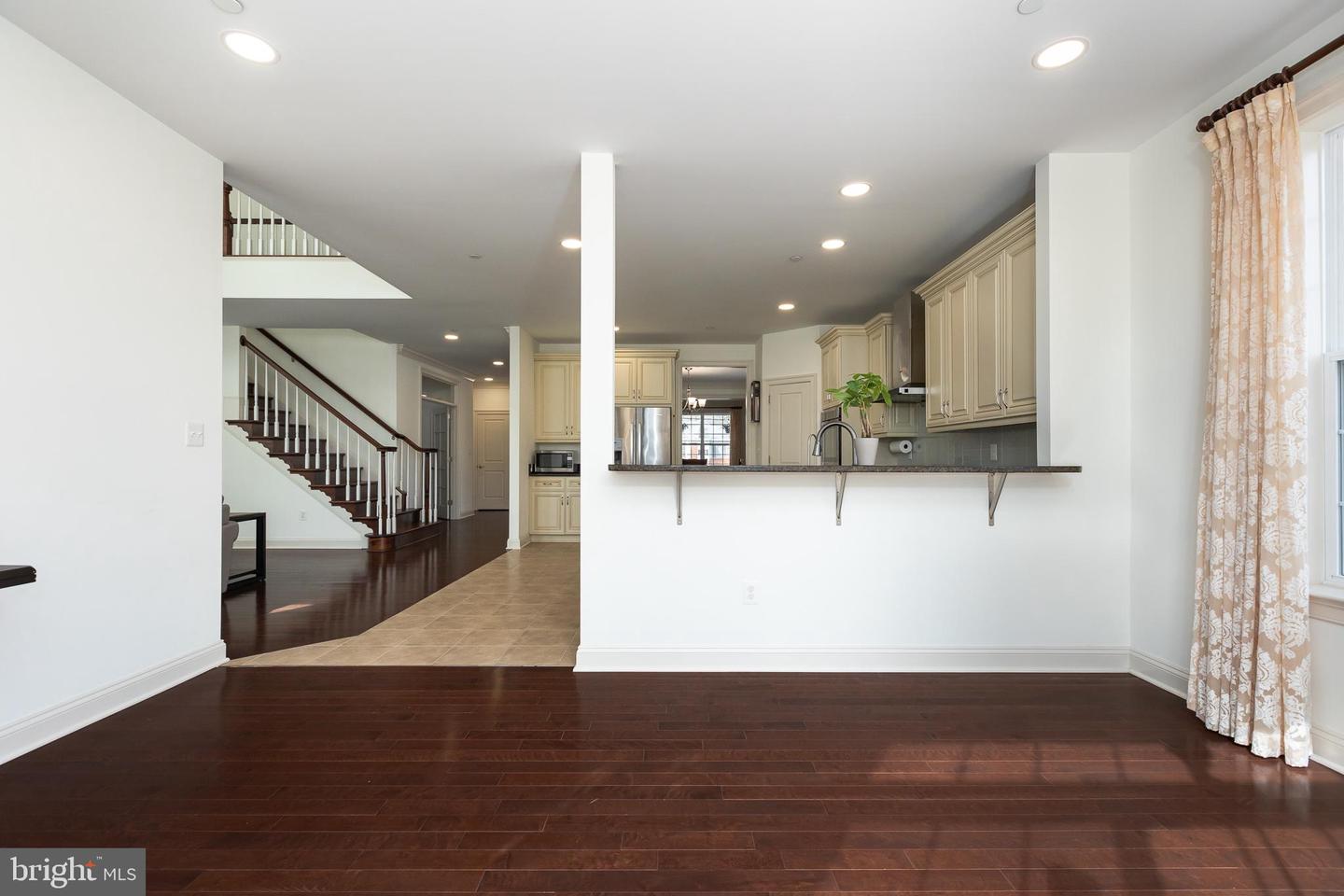 215 N Van Buren St Property Photo 69