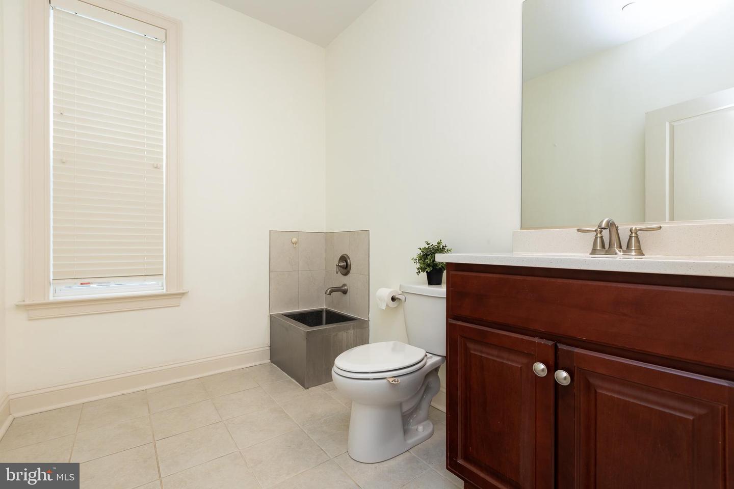 215 N Van Buren St Property Photo 82