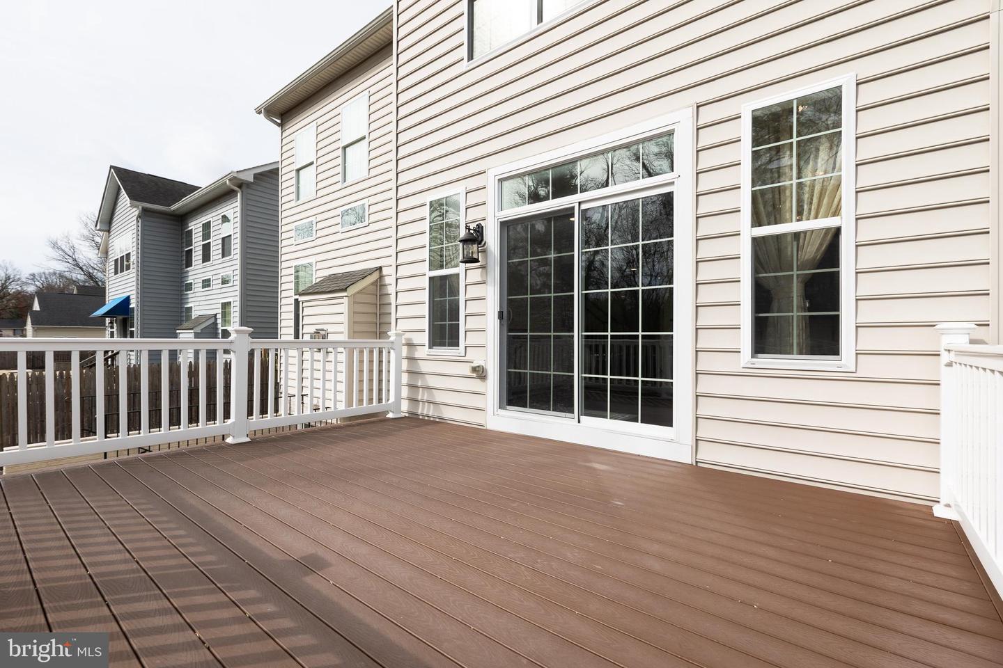 215 N Van Buren St Property Photo 87