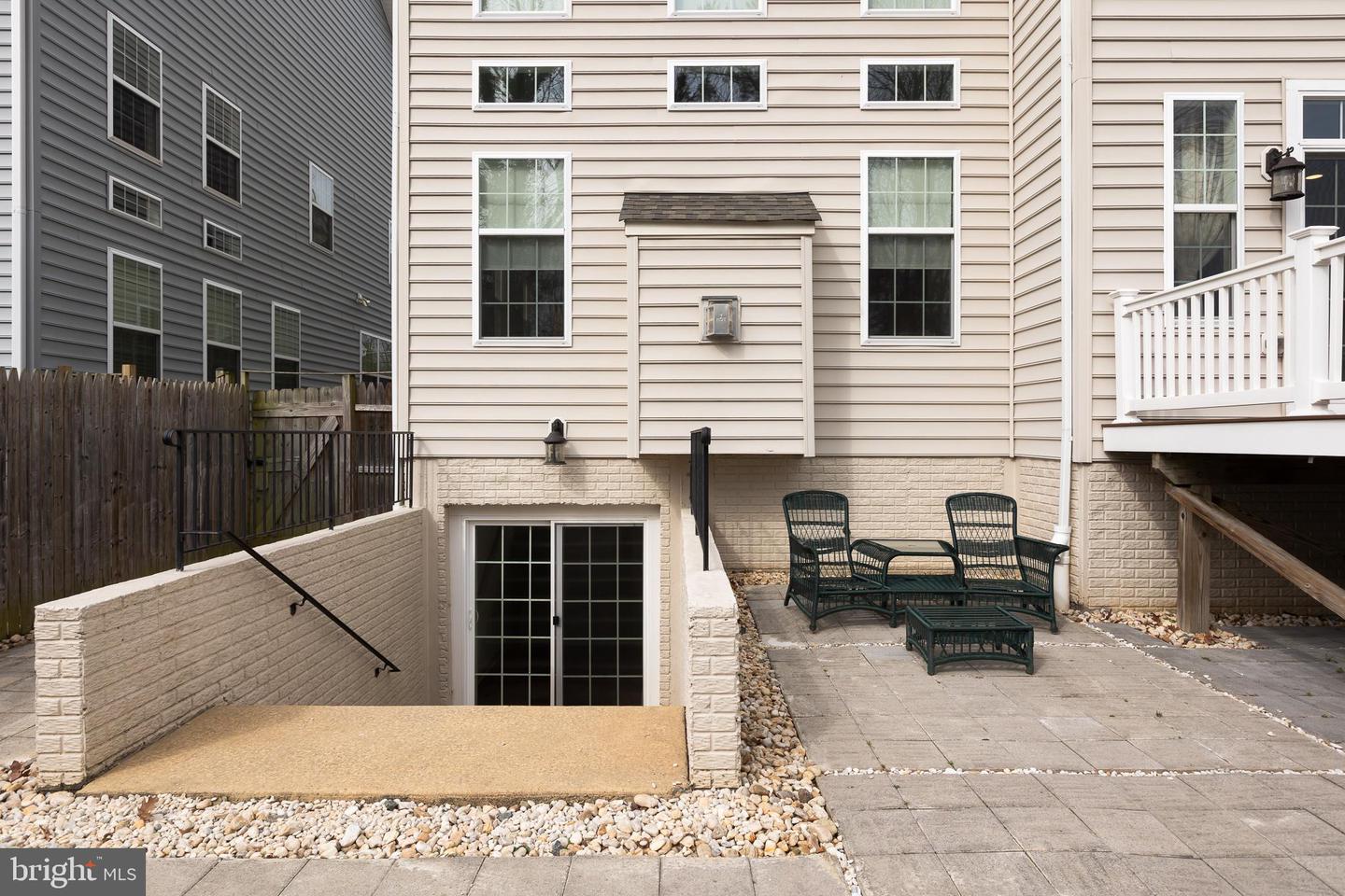 215 N Van Buren St Property Photo 94
