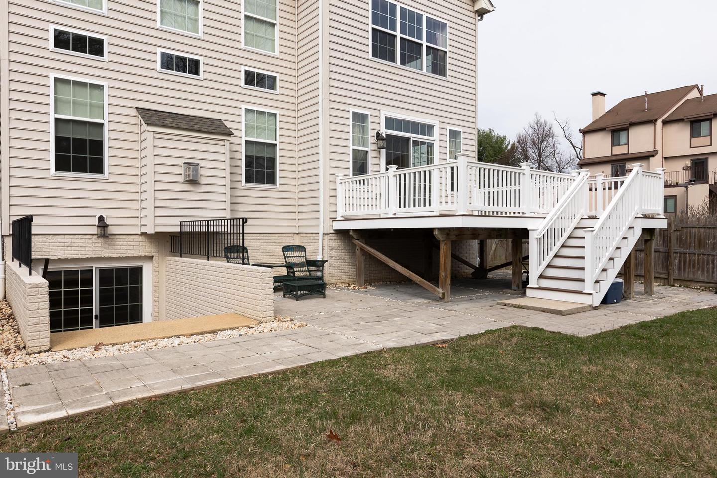 215 N Van Buren St Property Photo 95