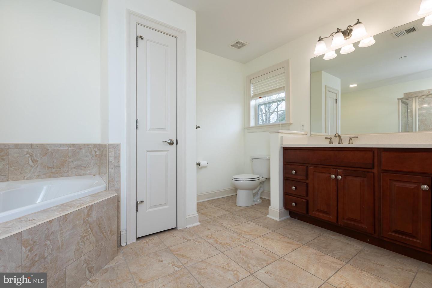 215 N Van Buren St Property Photo 110