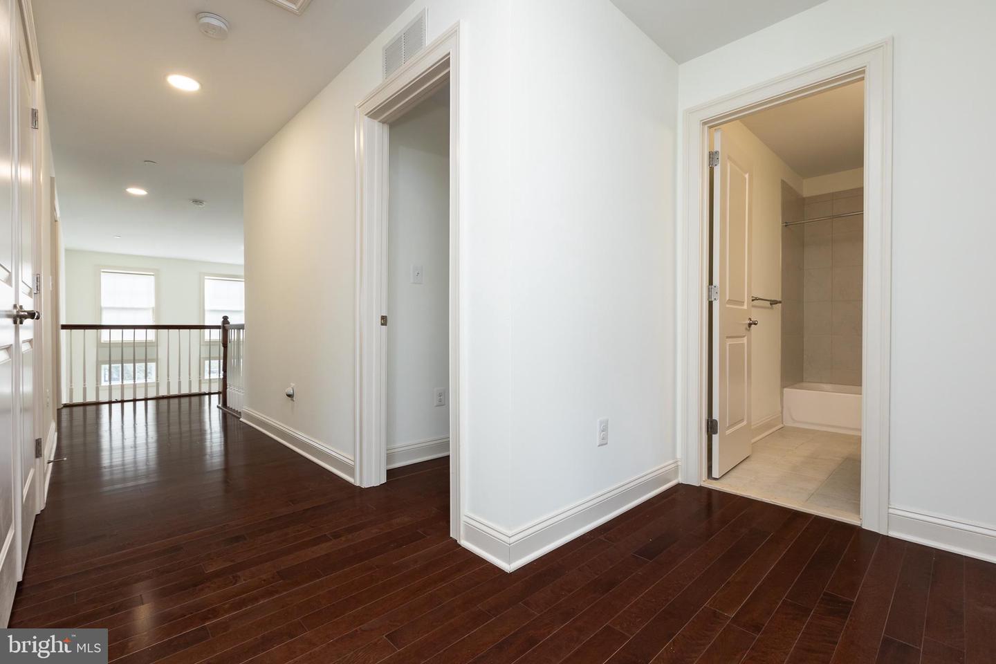 215 N Van Buren St Property Photo 112