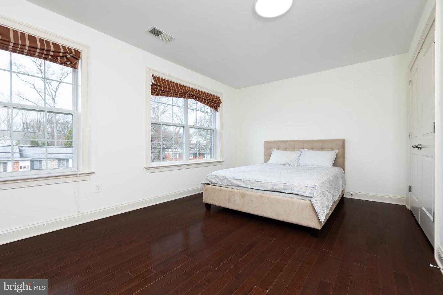 215 N Van Buren St Property Photo 113