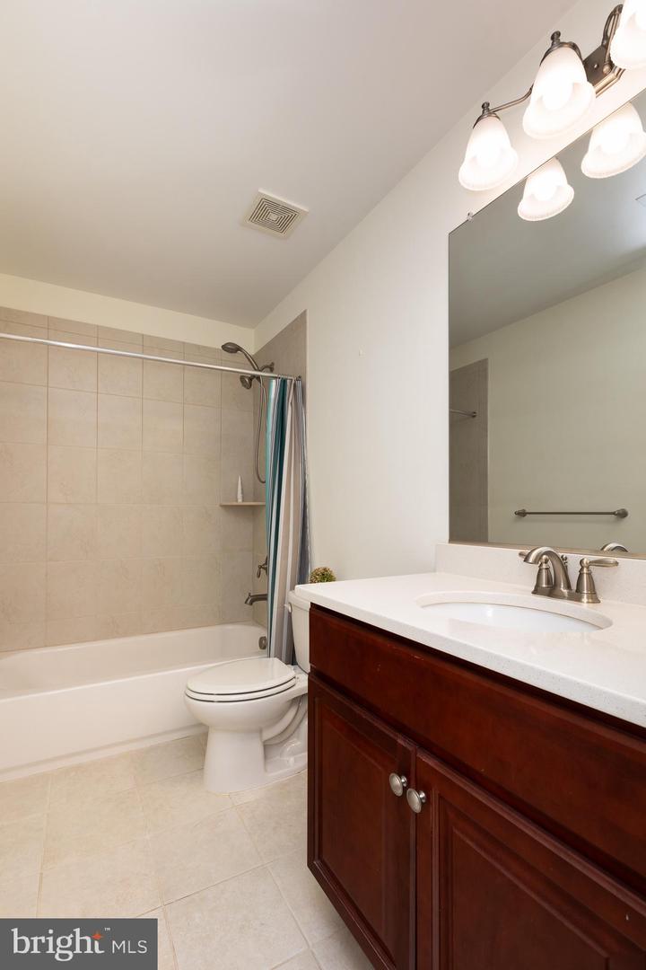 215 N Van Buren St Property Photo 119