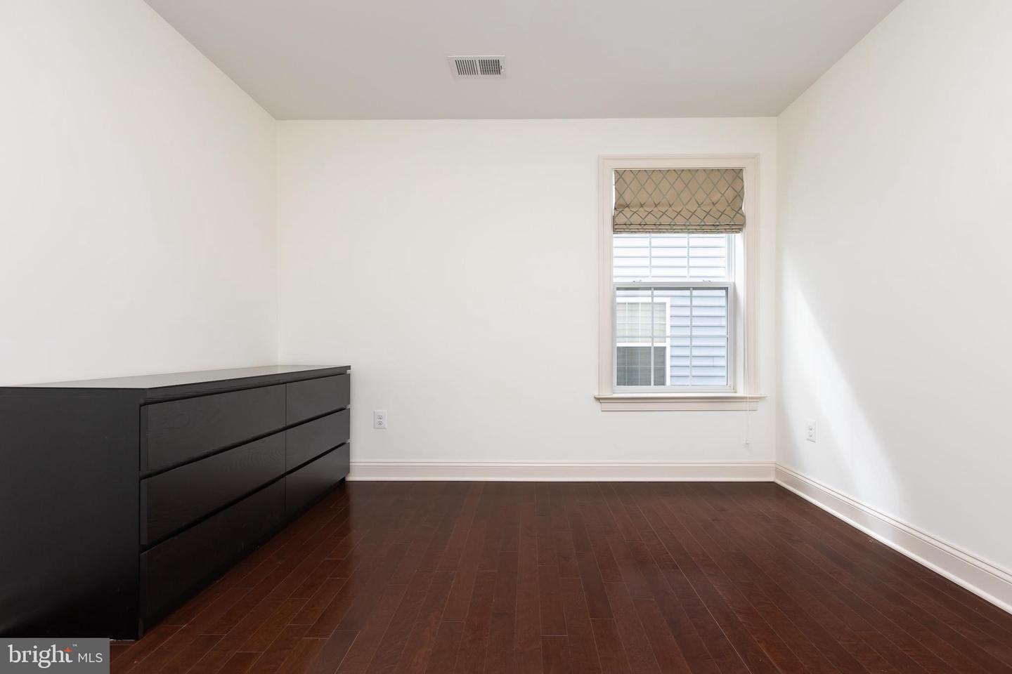 215 N Van Buren St Property Photo 121