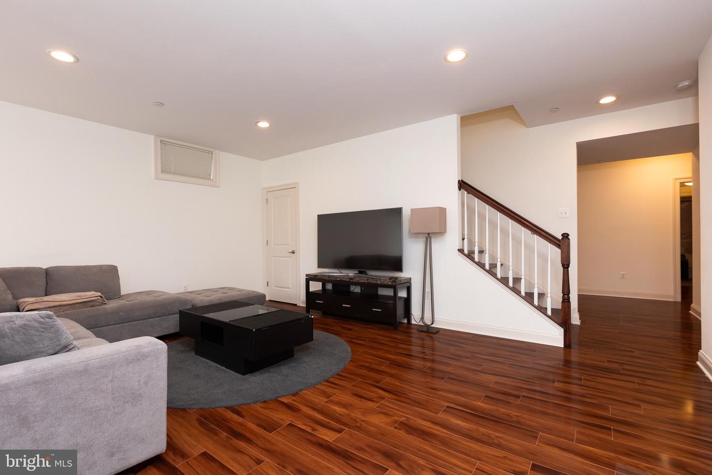 215 N Van Buren St Property Photo 125