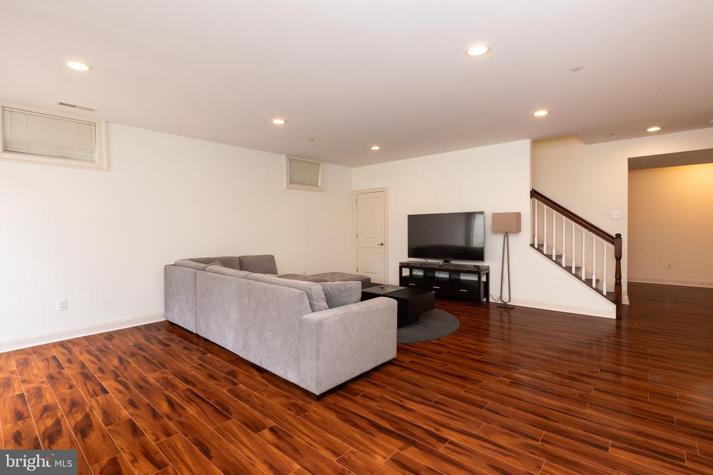 215 N Van Buren St Property Photo 126