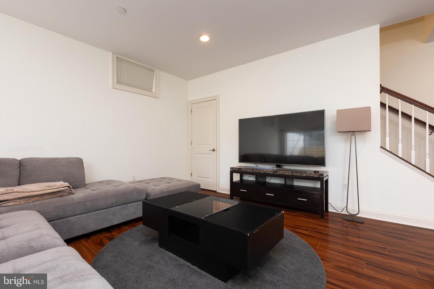 215 N Van Buren St Property Photo 127