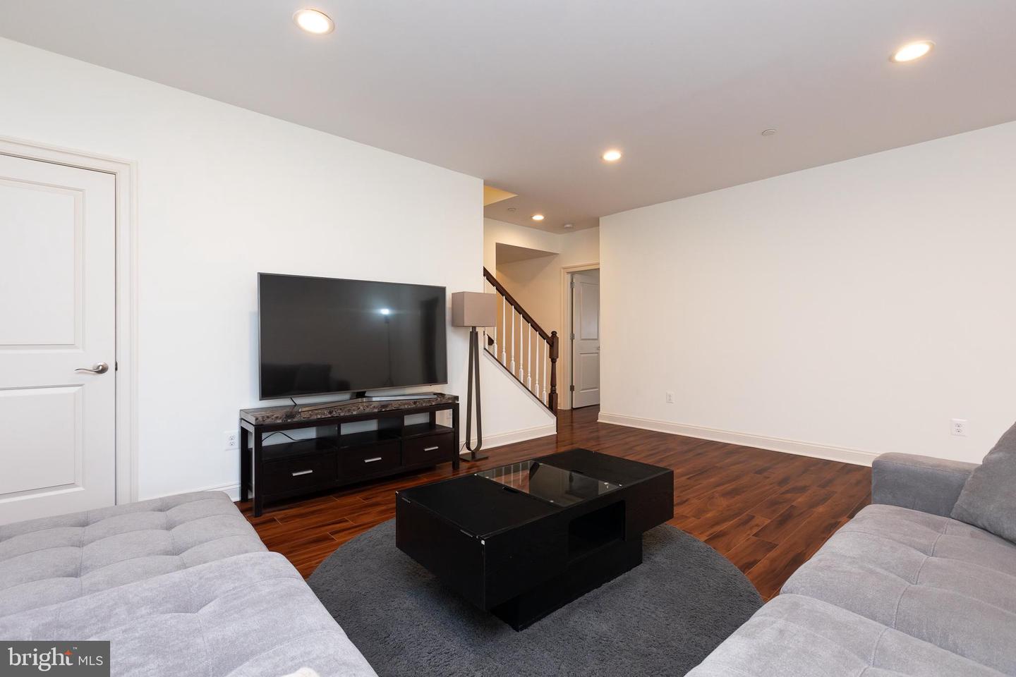 215 N Van Buren St Property Photo 129