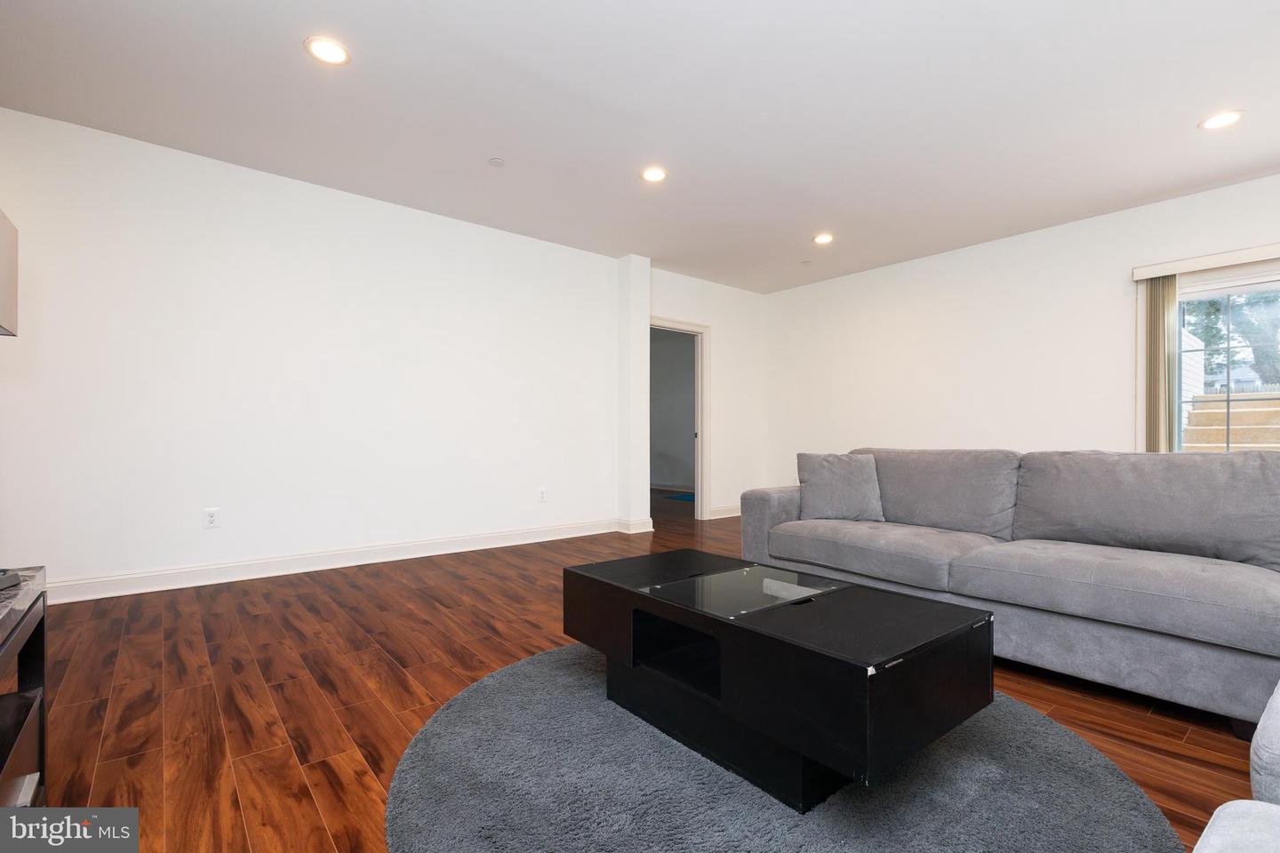 215 N Van Buren St Property Photo 130
