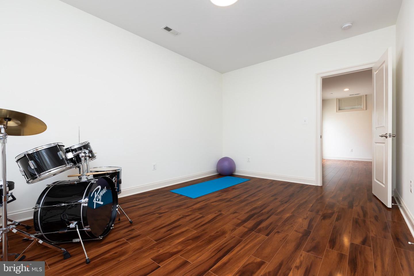 215 N Van Buren St Property Photo 133