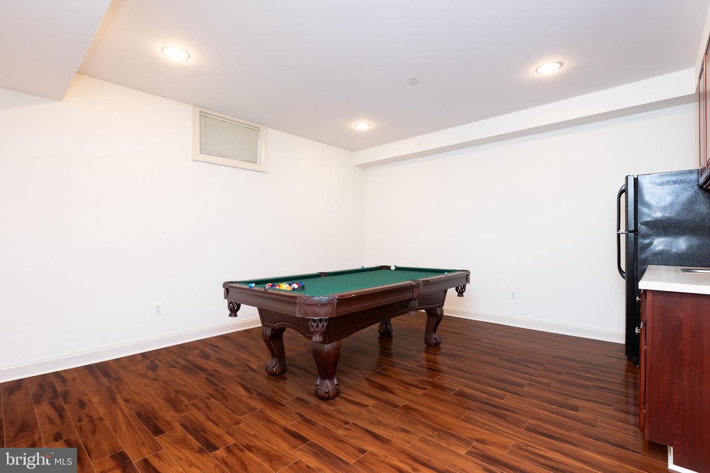 215 N Van Buren St Property Photo 137