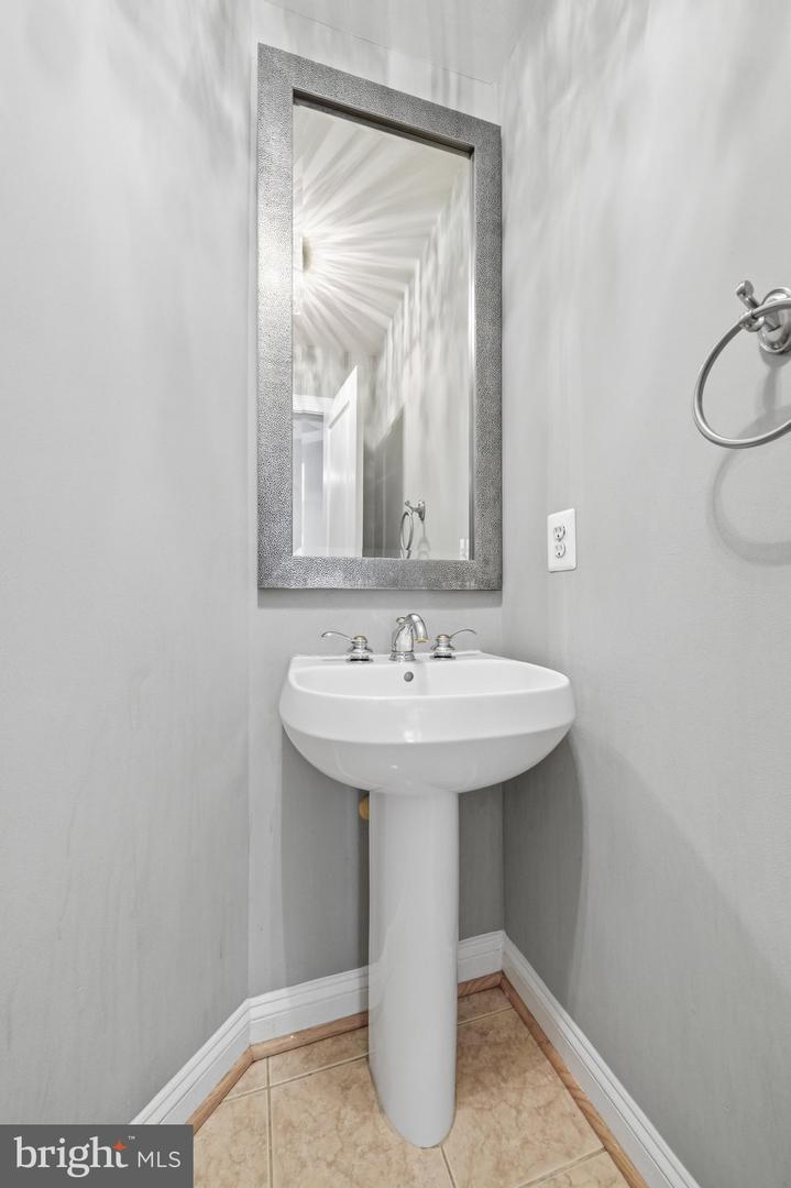 13131 Clarksburg Square Rd Property Photo 23