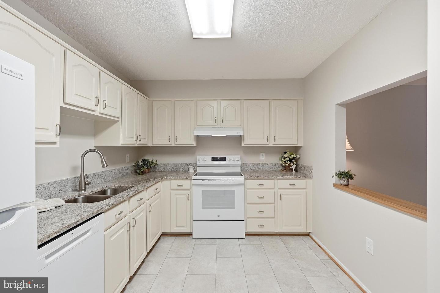 15115 Interlachen Dr #3-524 Property Photo 7