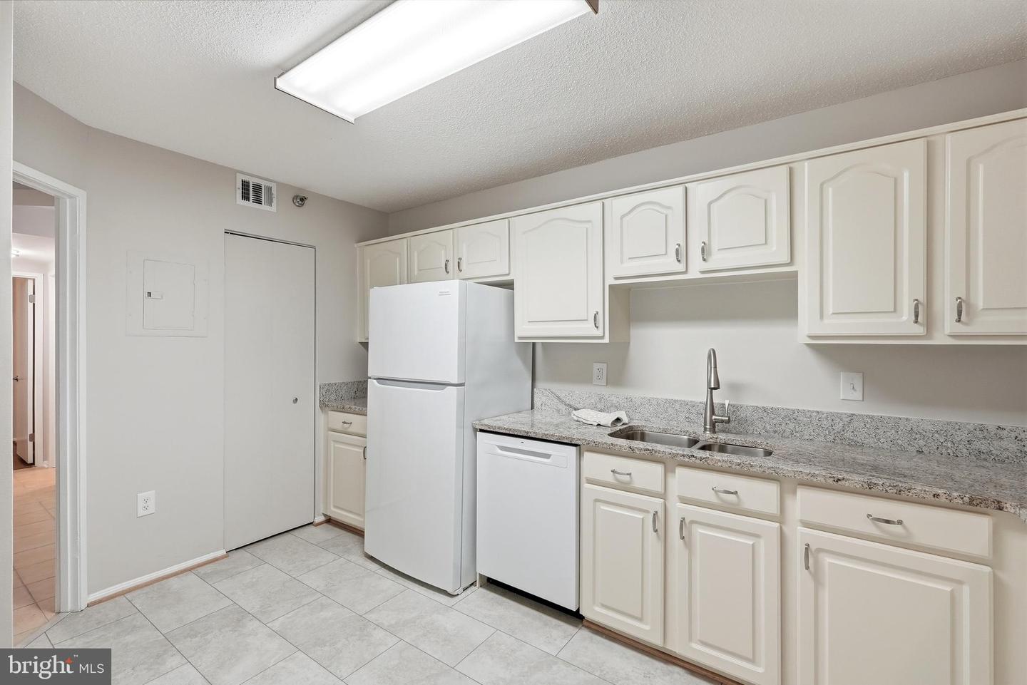 15115 Interlachen Dr #3-524 Property Photo 9