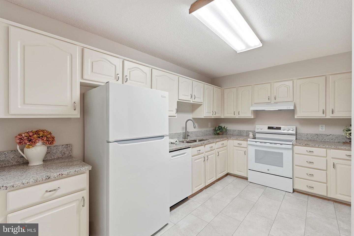15115 Interlachen Dr #3-524 Property Photo 10