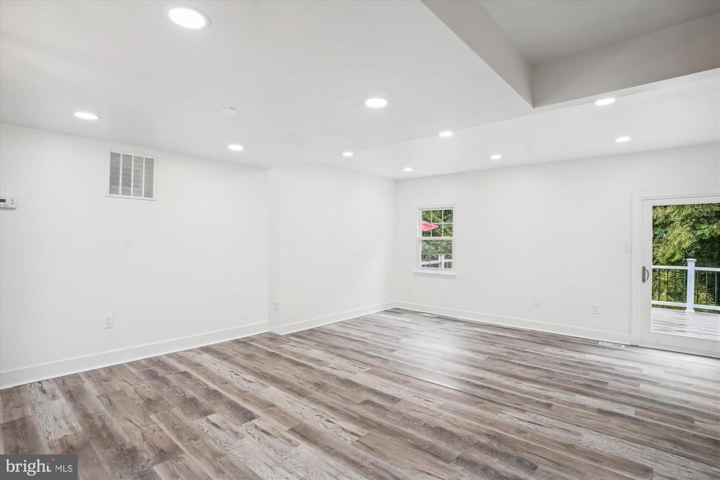 8648 Watershed Ct Property Photo 7