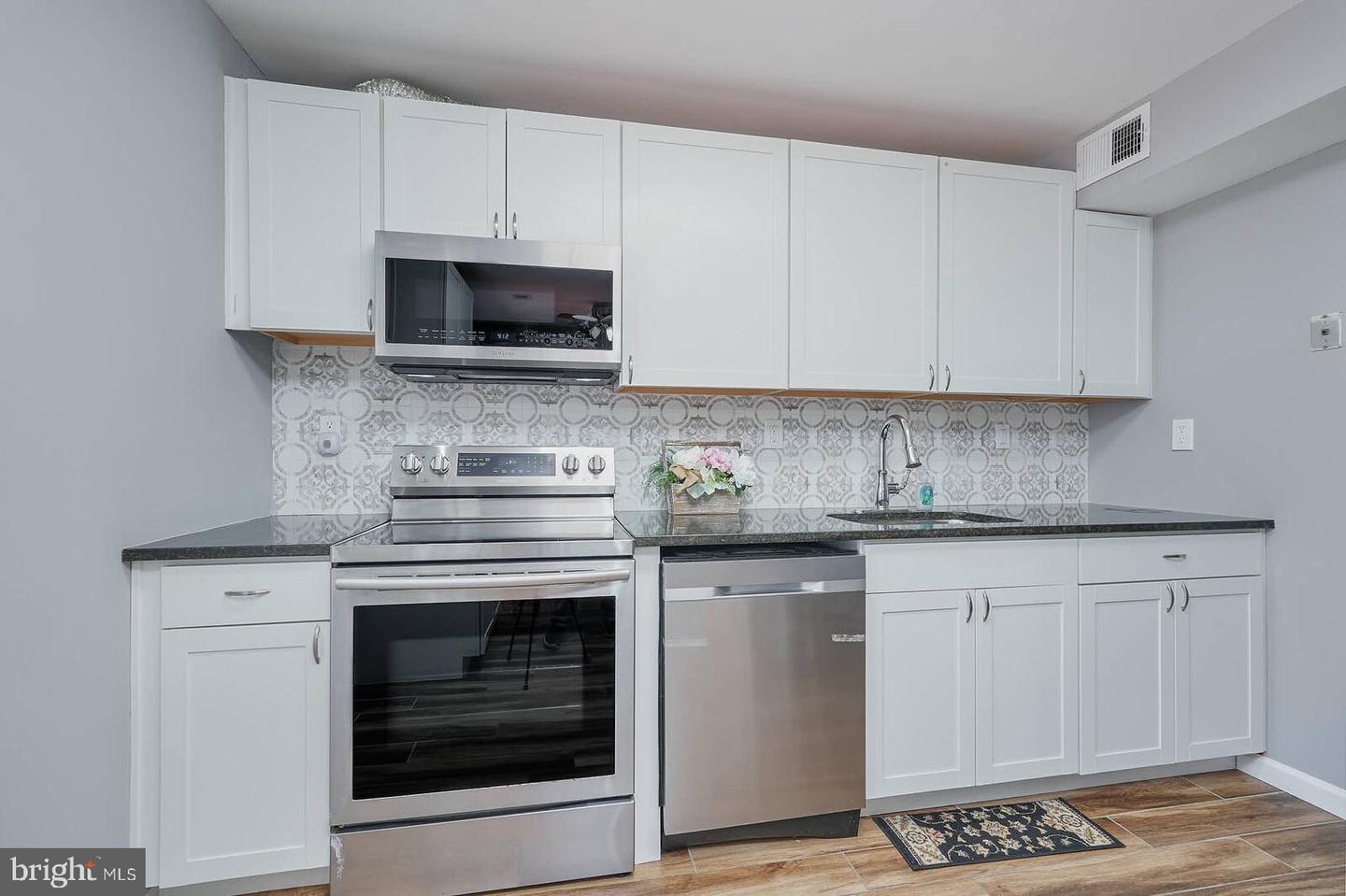 214 Pender Pl Property Photo 11