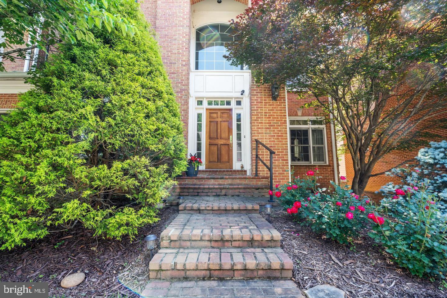 7815 STABLE WAY Property Photo 1
