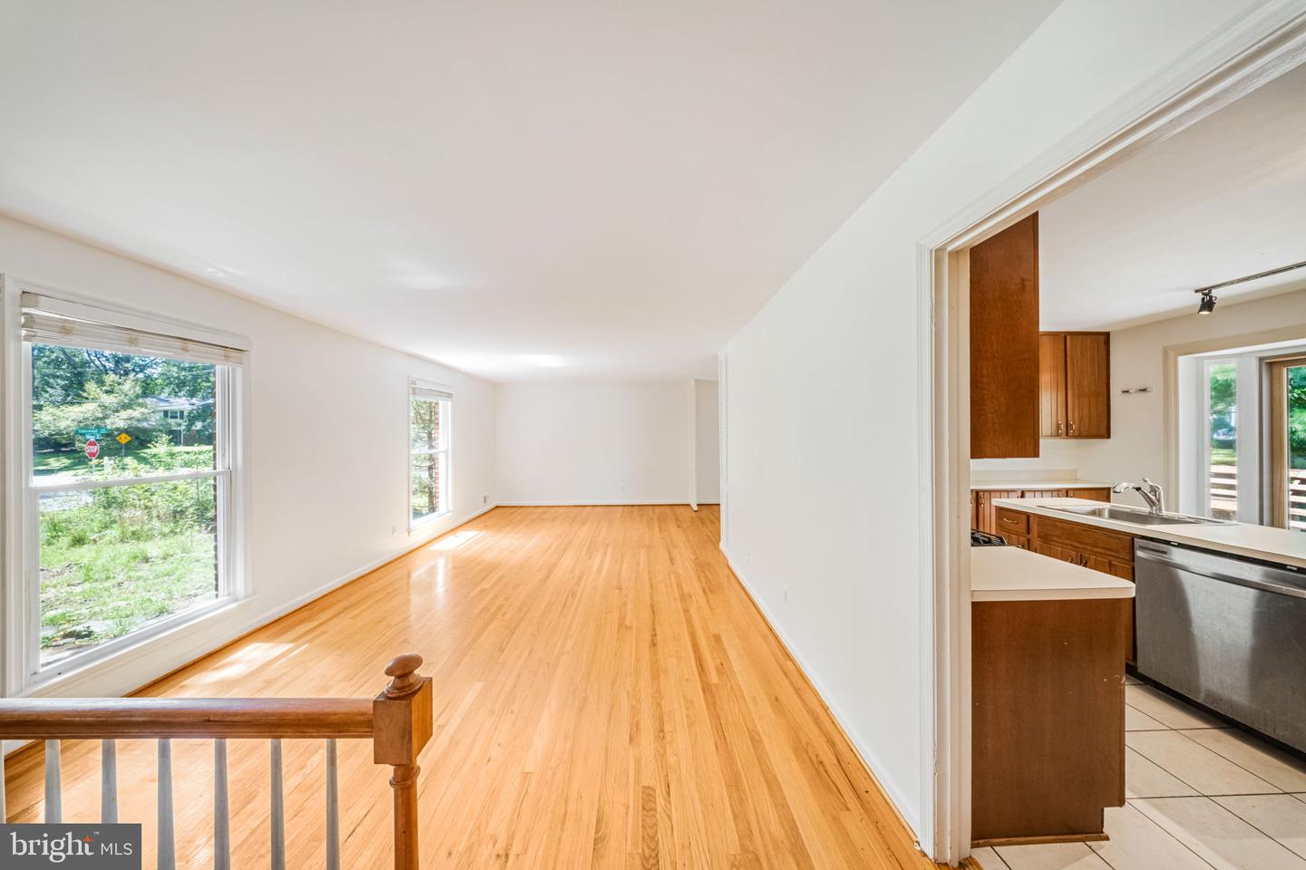 6715 Tildenwood Ln Property Photo 4