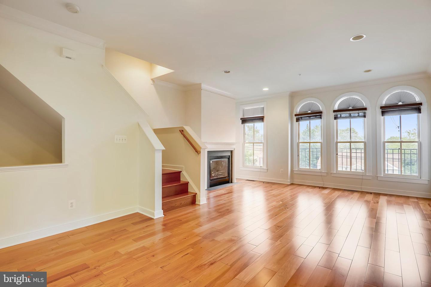 11034 Amherst Ave Property Photo 3