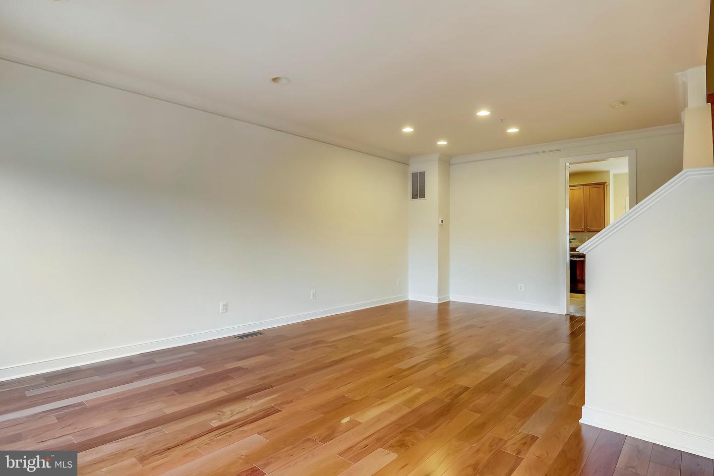 11034 Amherst Ave Property Photo 5