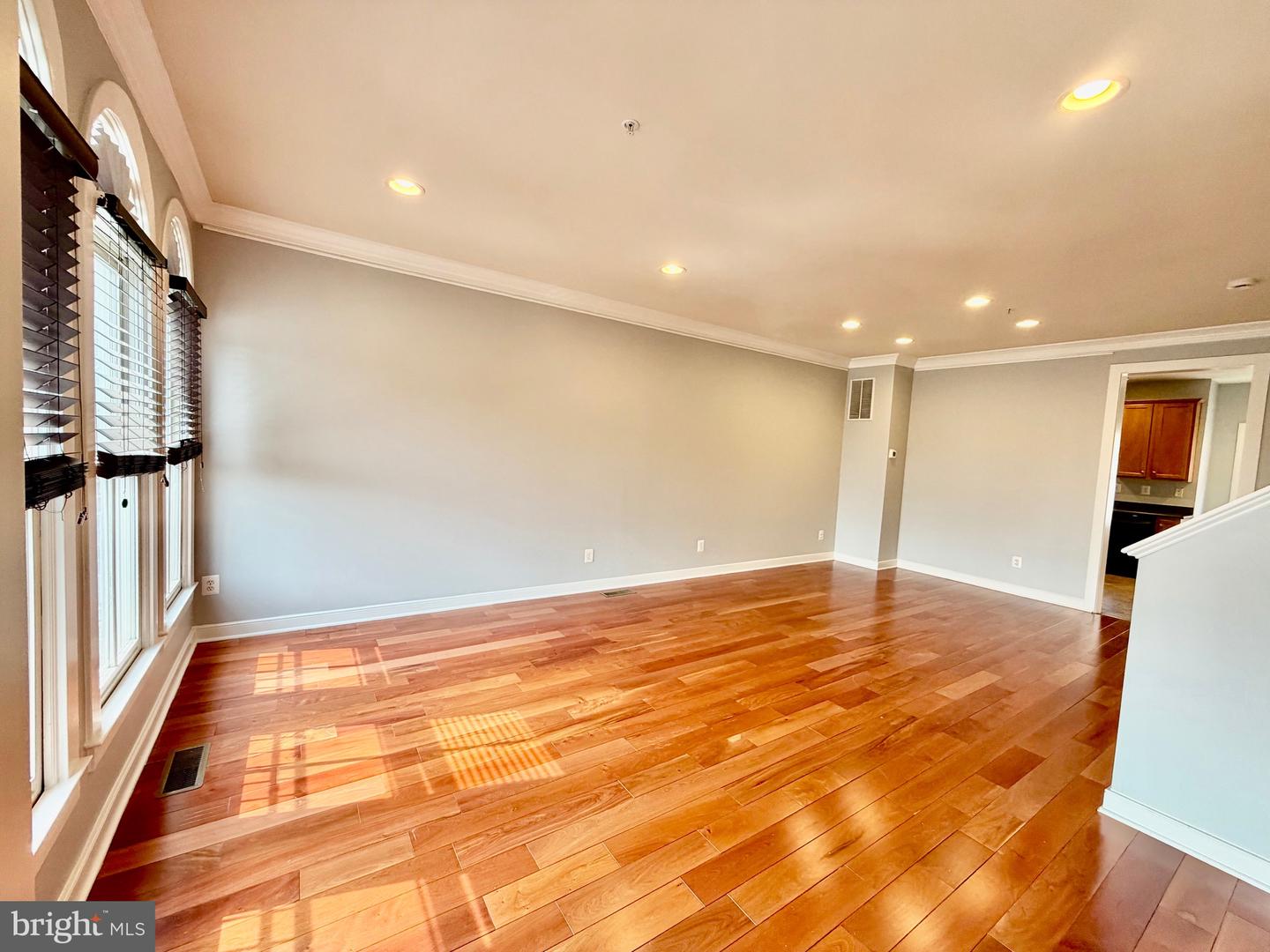 11034 Amherst Ave Property Photo 7