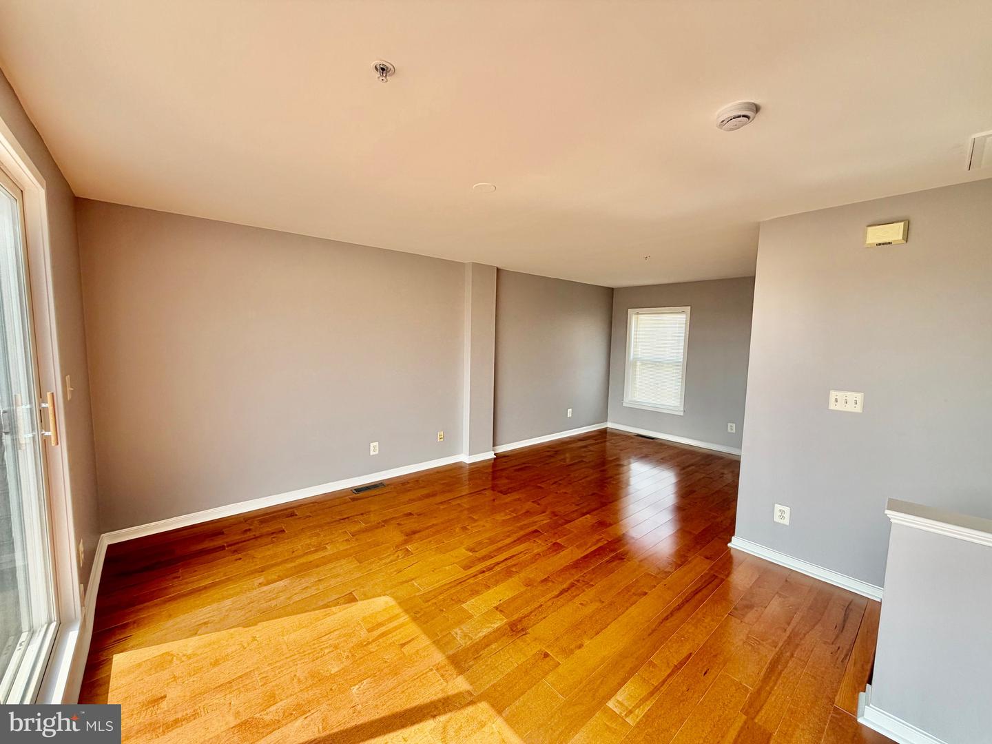 11034 Amherst Ave Property Photo 10
