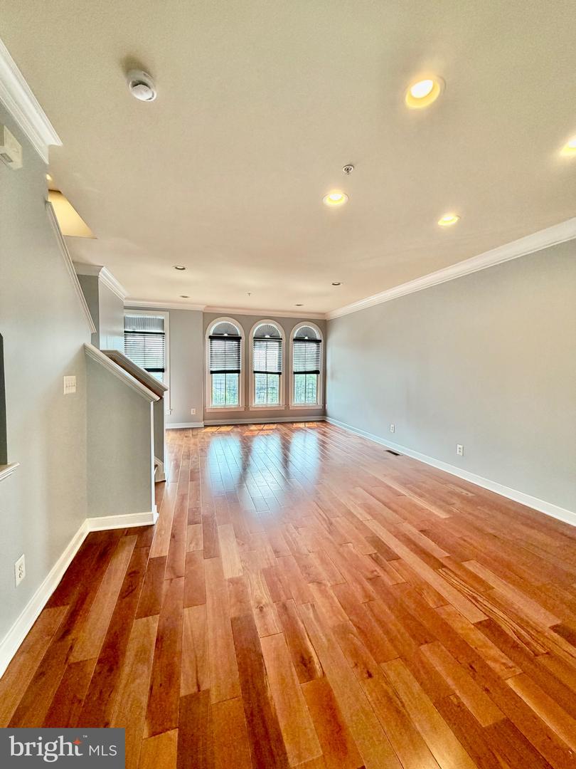 11034 Amherst Ave Property Photo 14