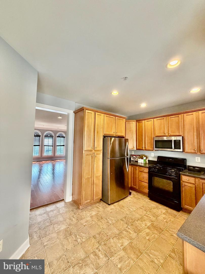11034 Amherst Ave Property Photo 16