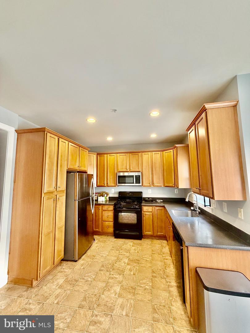 11034 Amherst Ave Property Photo 17