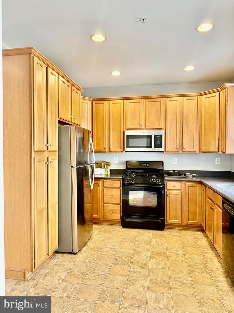11034 Amherst Ave Property Photo 18