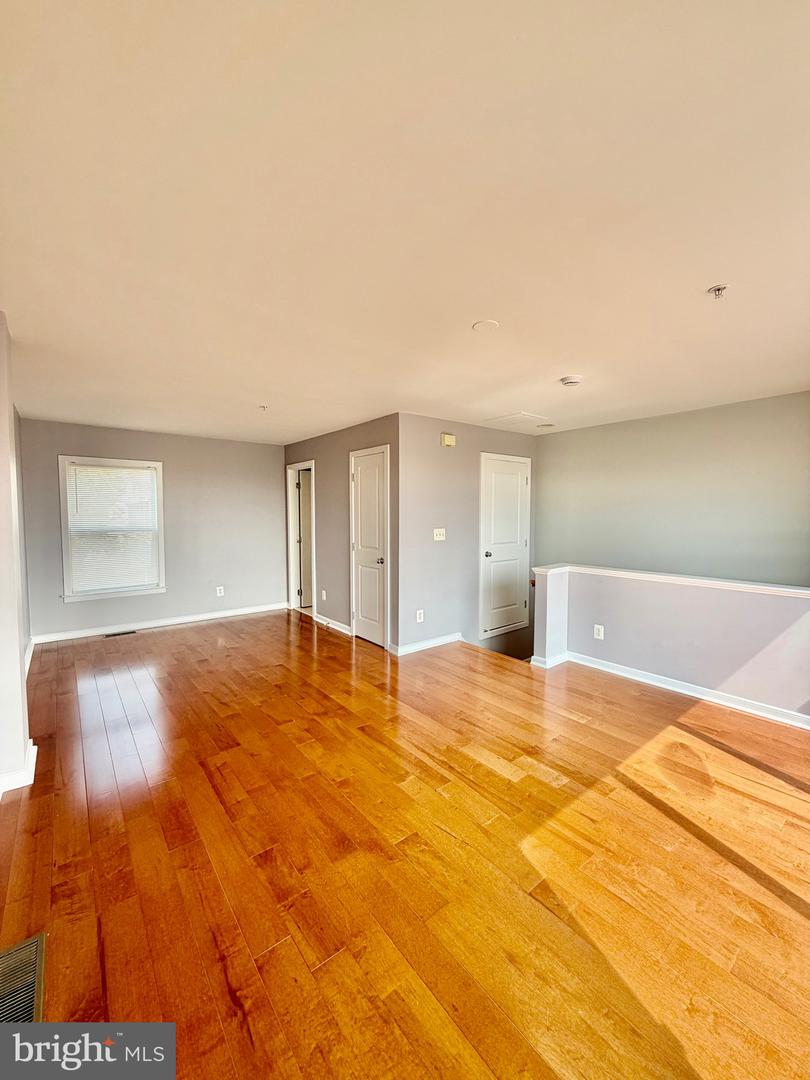 11034 Amherst Ave Property Photo 20