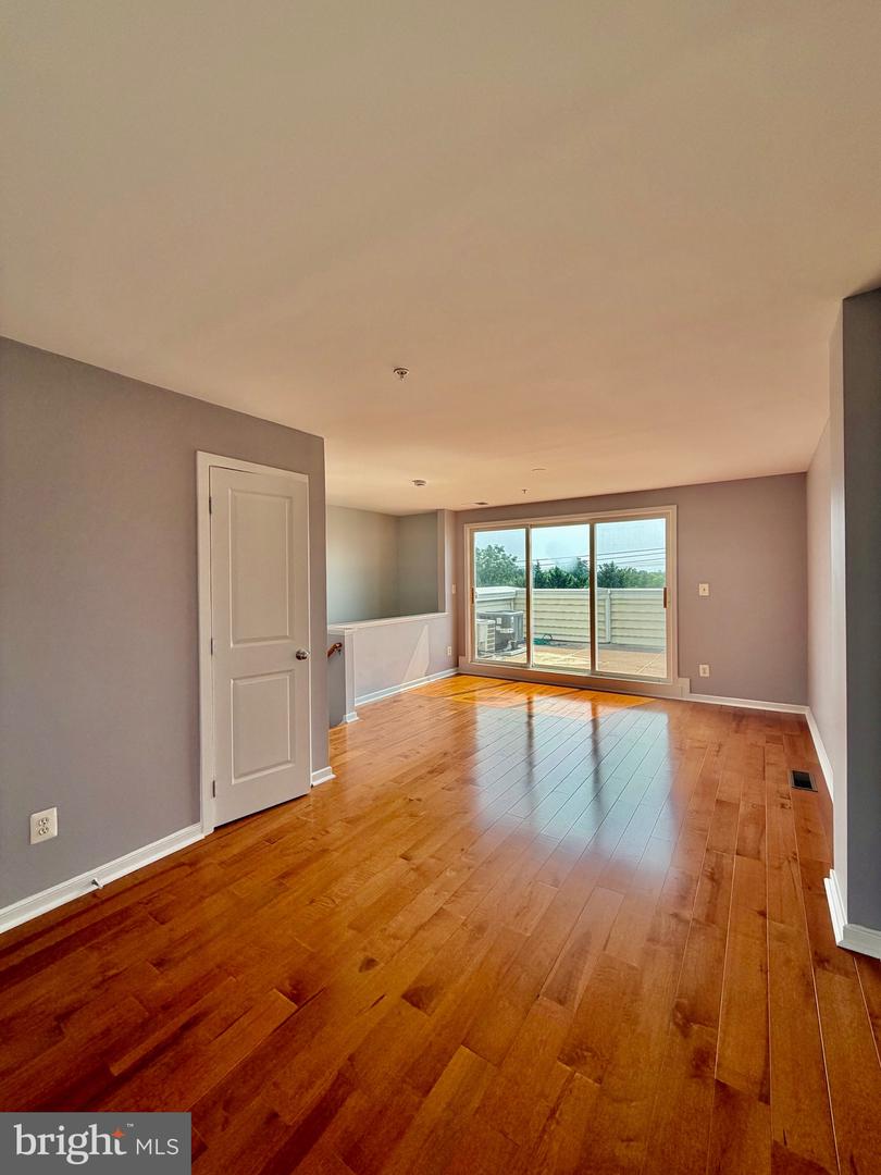 11034 Amherst Ave Property Photo 22