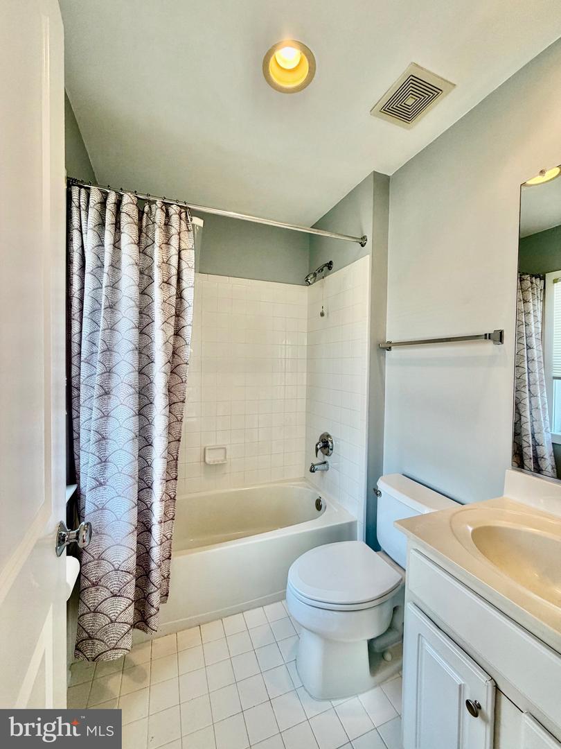 11034 Amherst Ave Property Photo 25