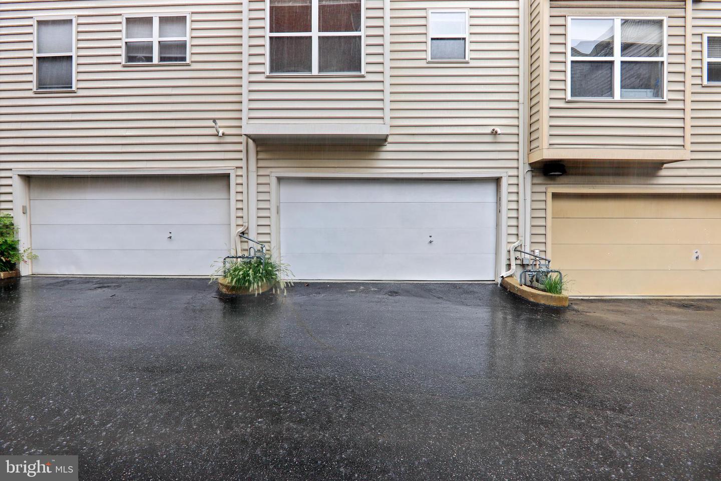 11034 Amherst Ave Property Photo 36