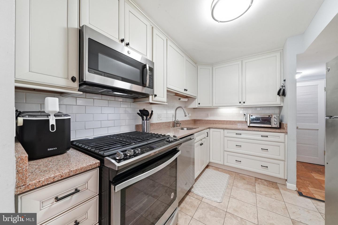 2105 Unit 15-103 Walsh View Ter #15 Property Photo 3
